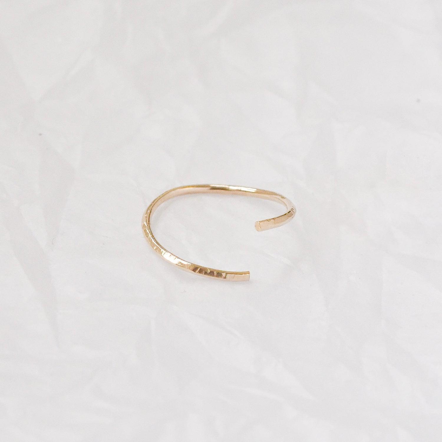 18ct Gold Textured Conch Hoop